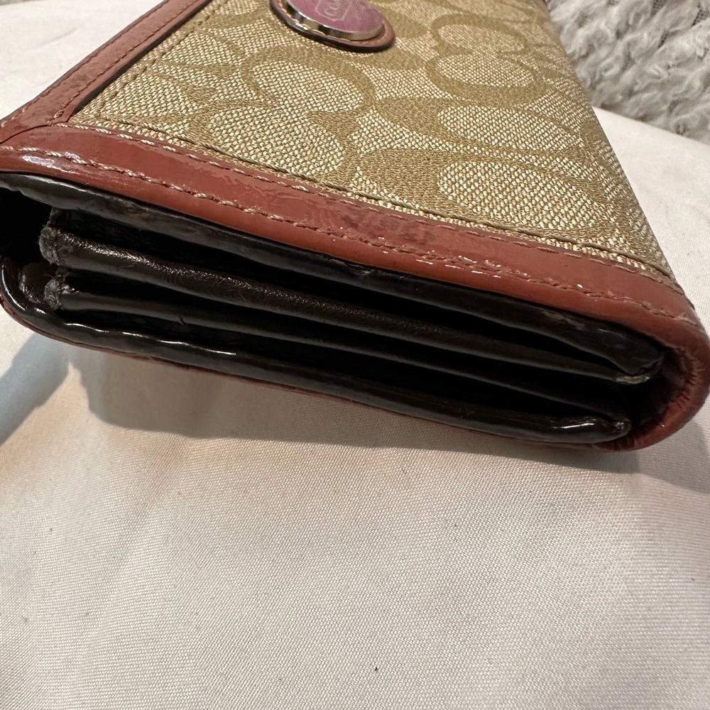 Authentic  Signature Coach Wallet - Picture 6 of 13